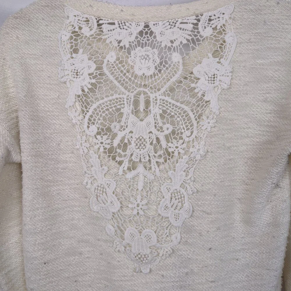 Cream Sweater with Lace Back Design Loose Fit - Medium (Estimated) - Picture 4 of 7